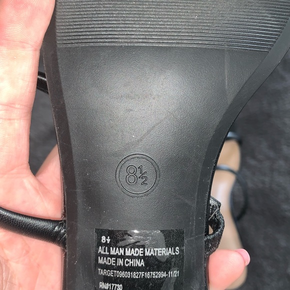 Black Heels - Picture 4 of 5